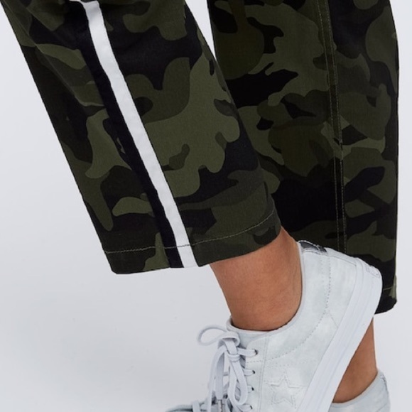 Converse Women’s Camo Green Ankle Length Pants Contrast Side Stripe M - Picture 4 of 16